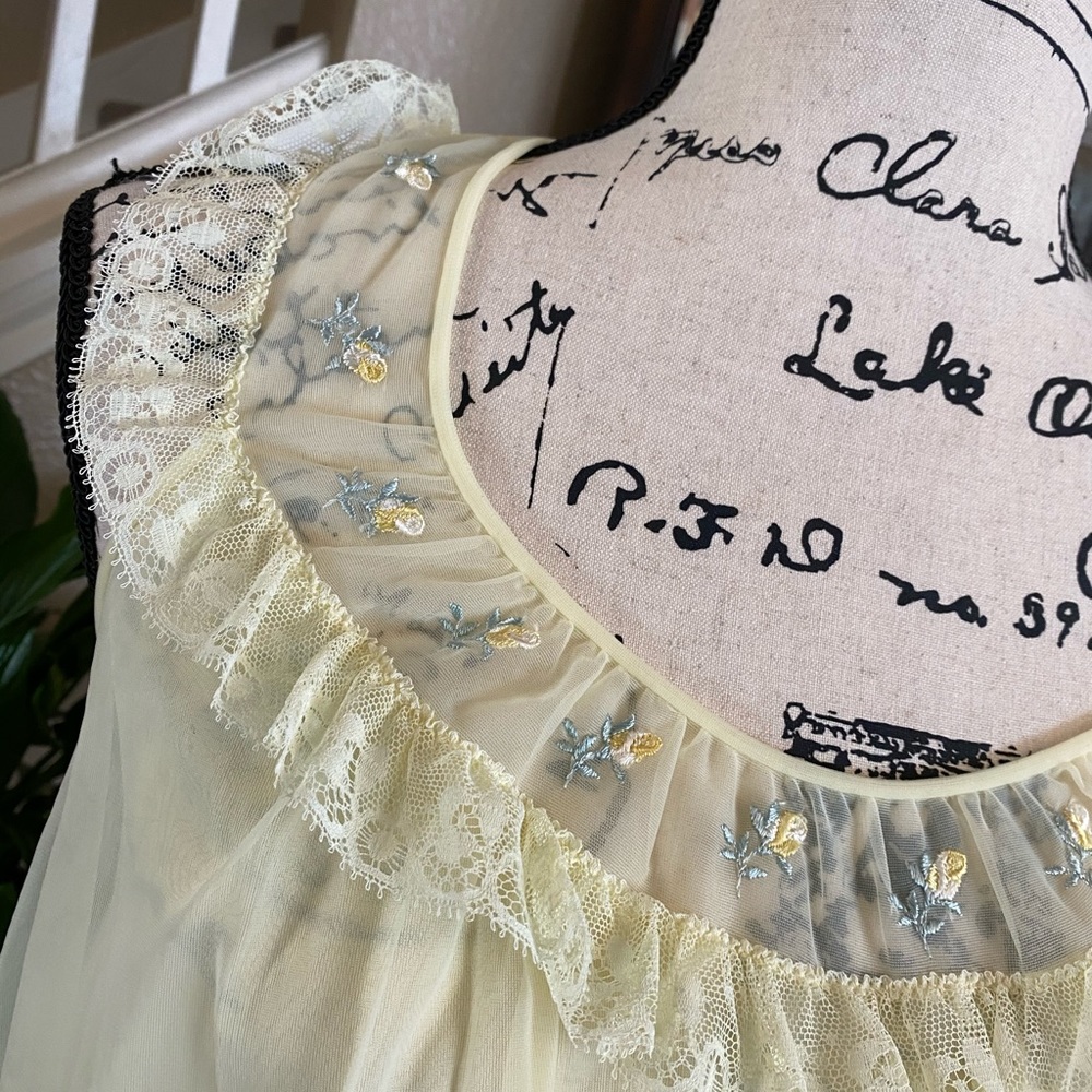 Youth Vintage Nightgown and Robe - Picture 2 of 6